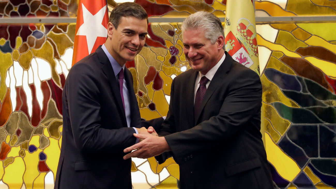 El jefe del Gobierno español, Pedro Sánchez, y el presidente de Cuba, Miguel Díaz Canel