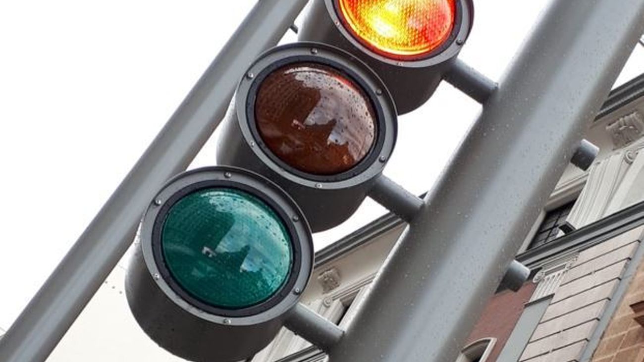 La cuarta luz blanca de los semáforos que regularán el tráfico del futuro