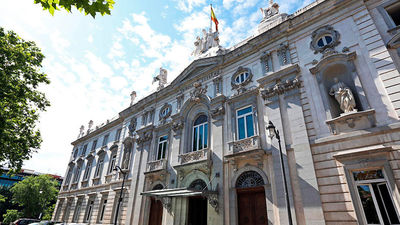 Ocho jóvenes de Arran, detenidos por lanzar un bote de humo a las puertas del  Supremo