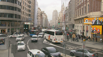 Primeras impresiones ante la nueva Gran Vía: gustan las aceras pero no los atascos