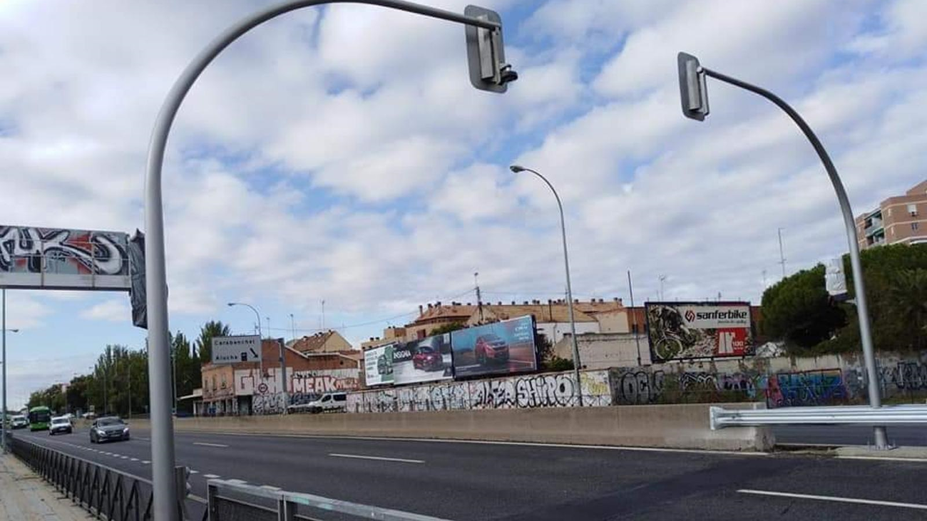 La A-5 ya tiene sus primeros semáforos instalados