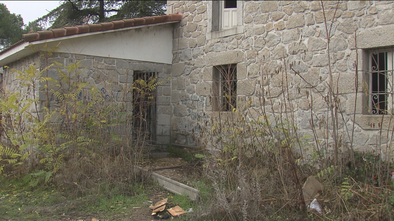 Jóvenes marroquíes del centro de Hortaleza ocupan un chalet abandonado de Torrelodones