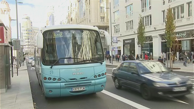 Cientos de autobuses bloquean el centro de Madrid en una protesta sorpresa
