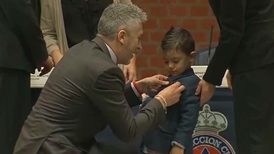 Medalla al Mérito para Lucas, el niño de 4 años que salvó a su madre al llamar al 112
