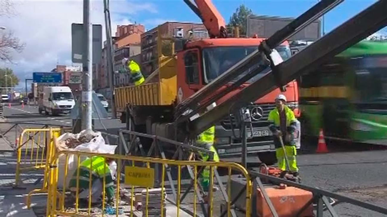 El PSOE pide paralizar el proyecto "electoralista" de Carmena en la A-5