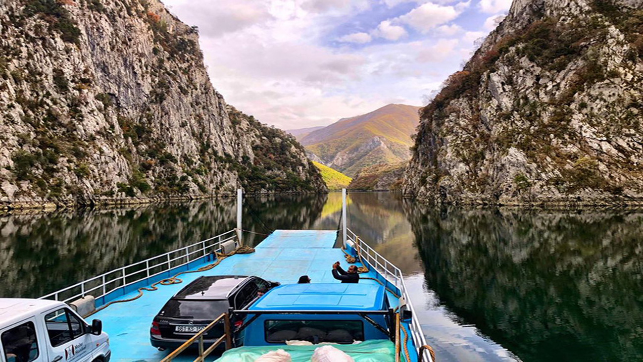 El lago Koman, ¿el fiordo de Albania?