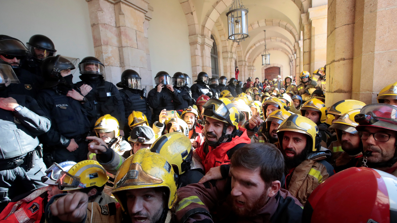 Tensión en el Parlamento Catalán en el tercer día de huelgas y manifestaciones