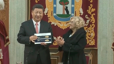 Xi Jinping  recibe las llaves de la ciudad de Madrid de manos de Carmena