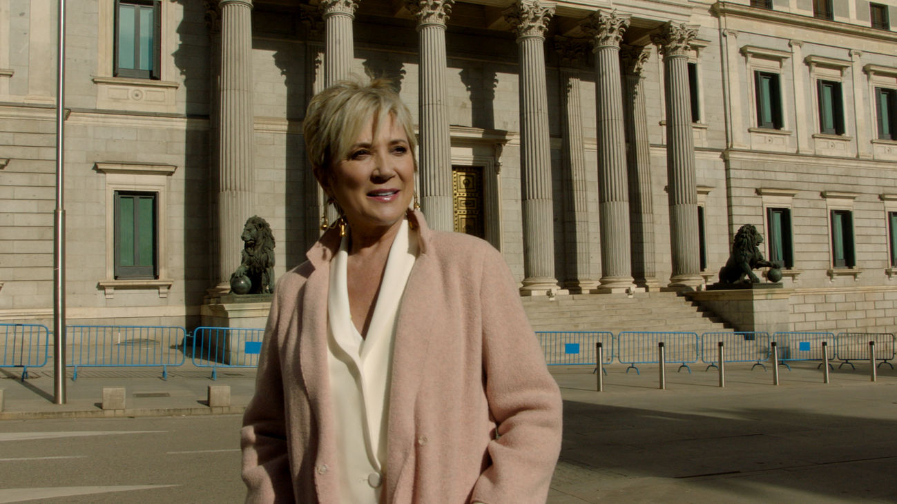 ’40 años de libertad’: Telemadrid rinde homenaje a la Constitución con un documental y un programa presentado por Inés Ballester