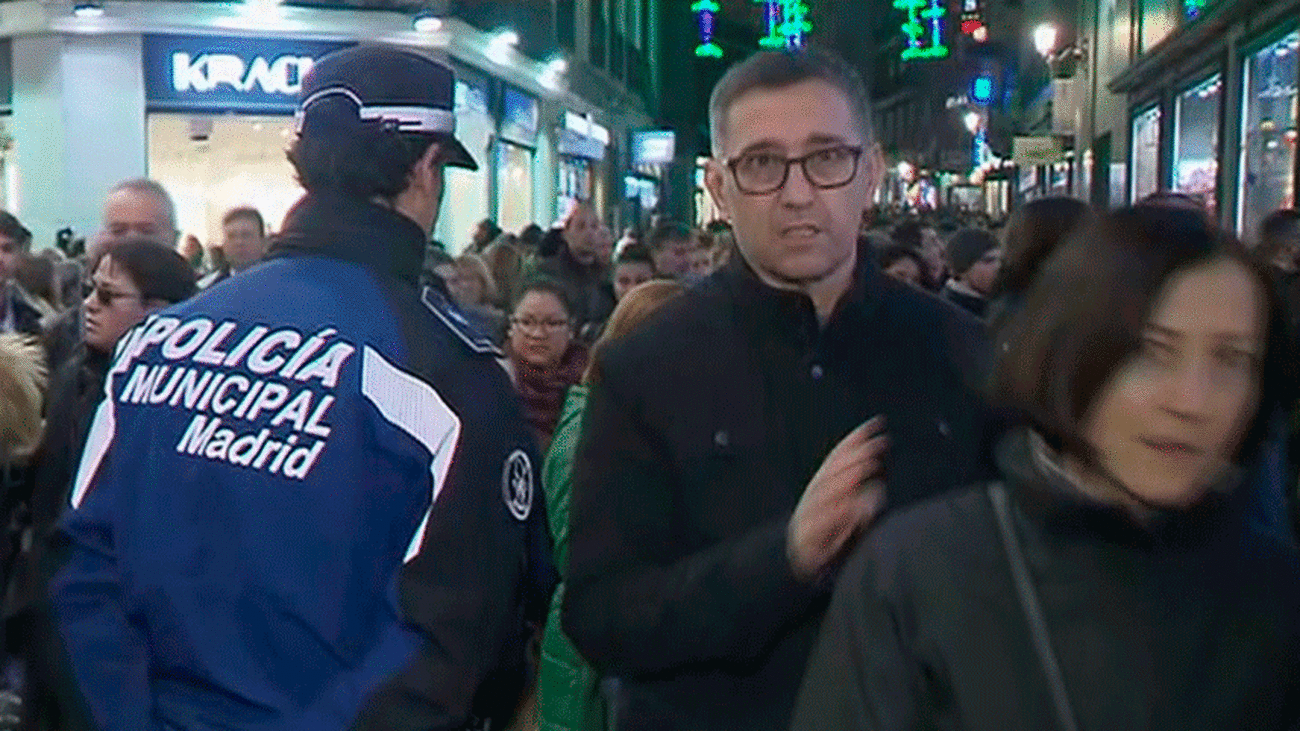 Instalan en Preciados y Carmen los semáforos con el sentido único del camino de los peatones