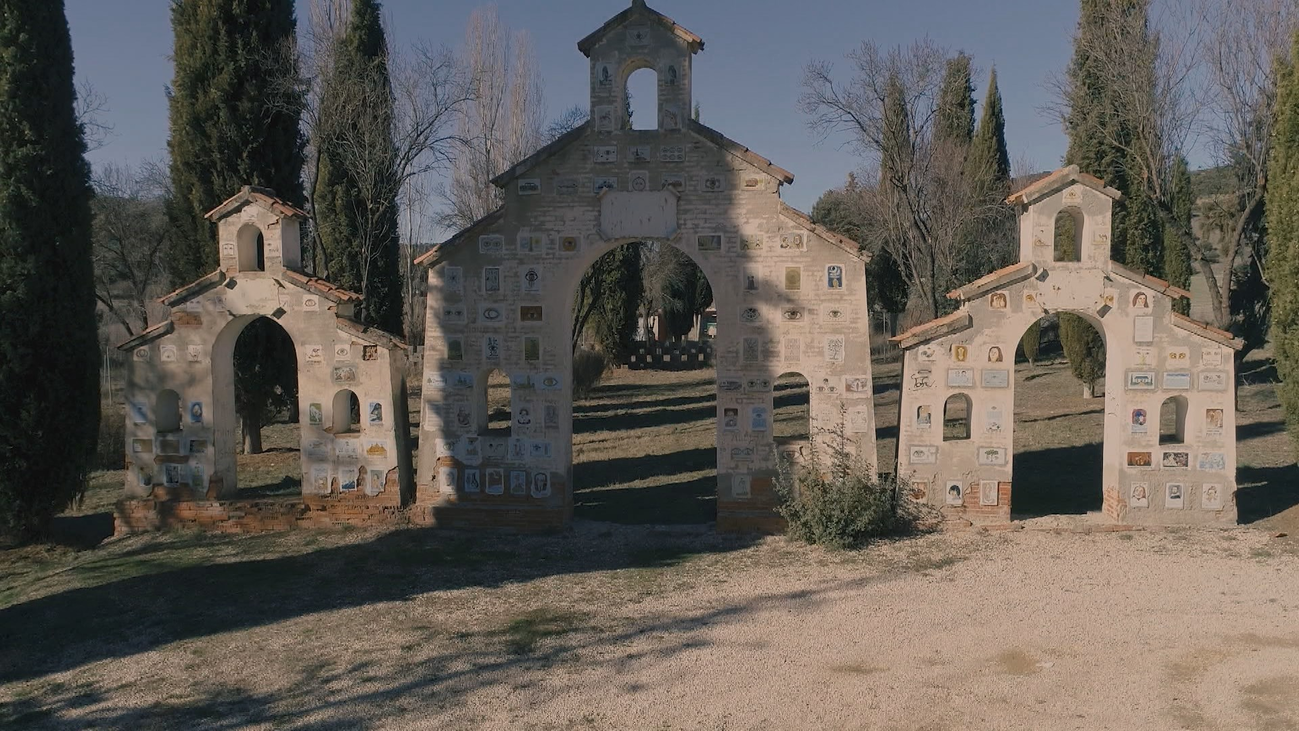 El curioso "Arco de los ojos" de Ambite