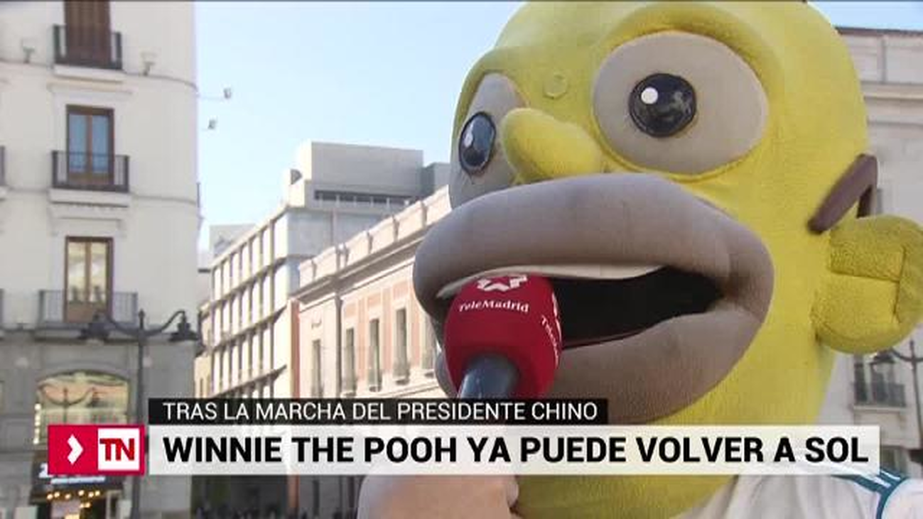 Los muñecos de la Puerta del Sol muestran su apoyo a Winnie The Pooh
