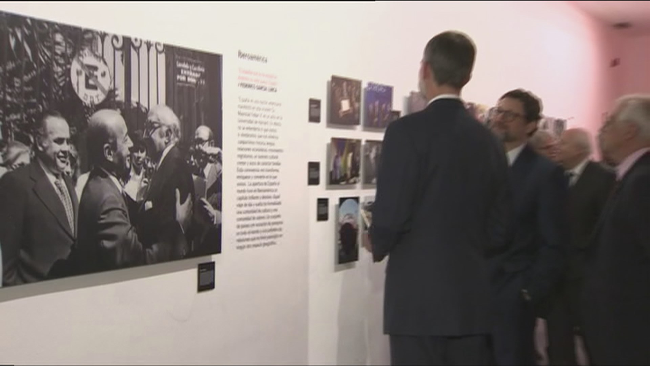 El rey subraya el papel de Juan Carlos I en estos 40 años de democracia