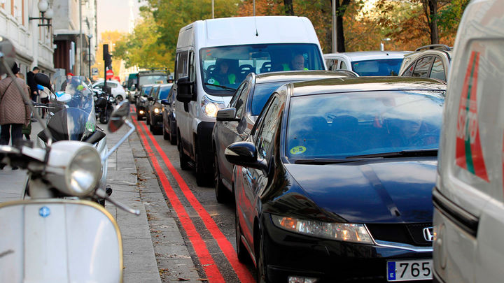 Ecologistas y grupos vecinales recorren el Centro en apoyo a Madrid Central