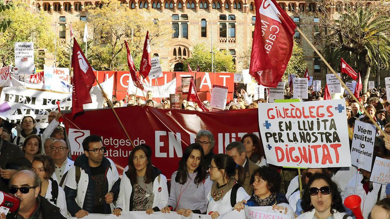 Los médico catalanes dejan la  huelga