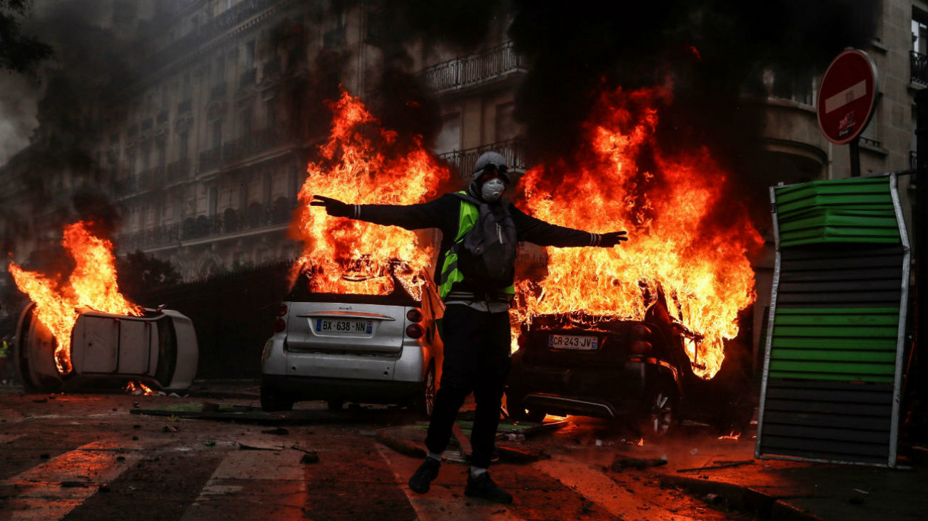 La violencia transforma la protesta contra el alza de impuestos en revuelta