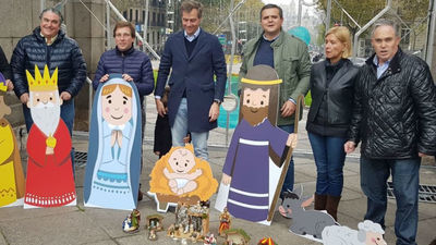 El PP anima a los madrileños a colocar belenes en la Puerta de Alcalá