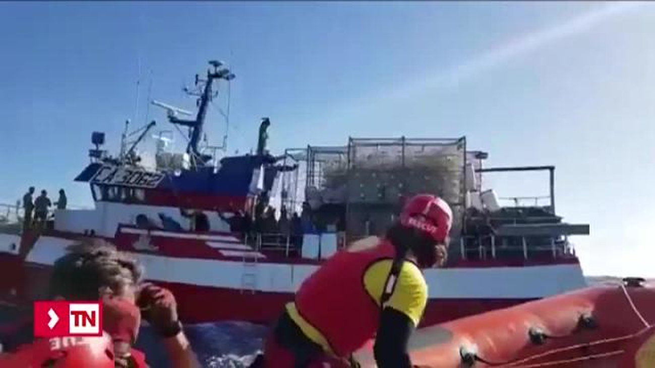 El pesquero español 'Nuestra Madre de Loreto' entrega a Malta a los 11 migrantes rescatados