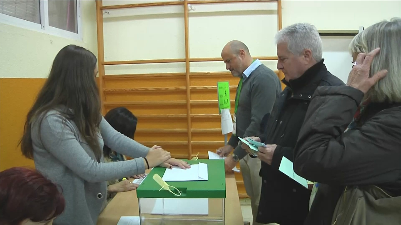 Un colegio de Sanlúcar cerrará sobre las 21,30 horas por el retraso al recibir papeletas de Equo