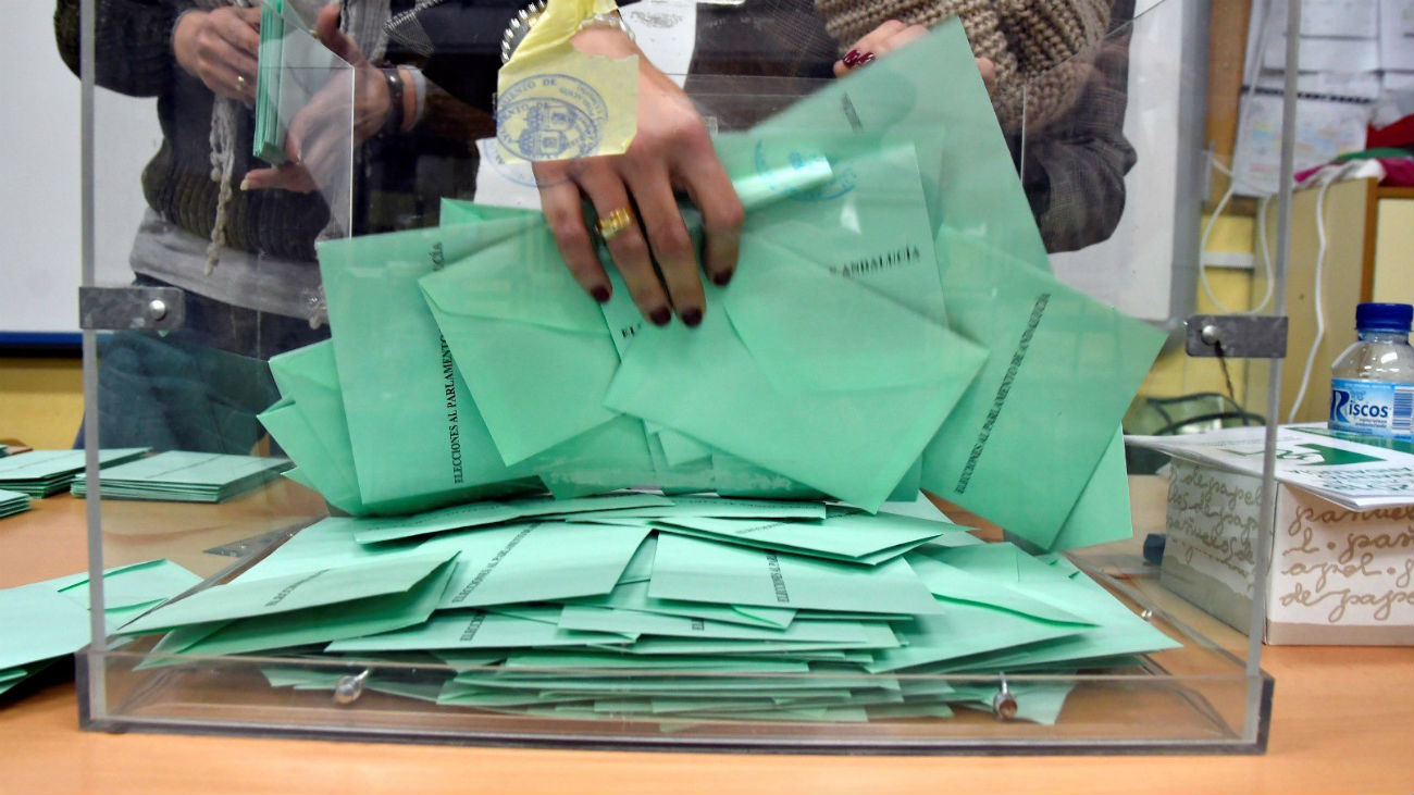 Los colegios electorales andaluces cierran a la espera de los de Sanlúcar