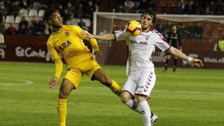 2-1. El Alcorcón cae en Albacete, pero sigue líder
