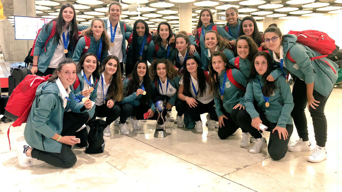 Homenaje a las campeonas del mundo sub'17