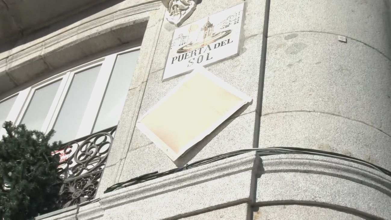 Nueva guerra política entre Carmena y Garrido por una placa en homenaje al 15-M