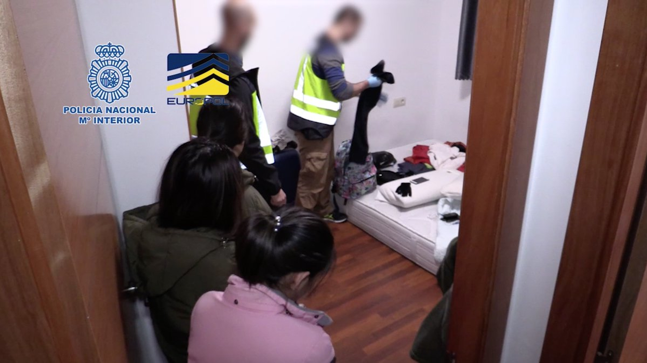 Más de 700 personas explotadas por una red en centros de manicura