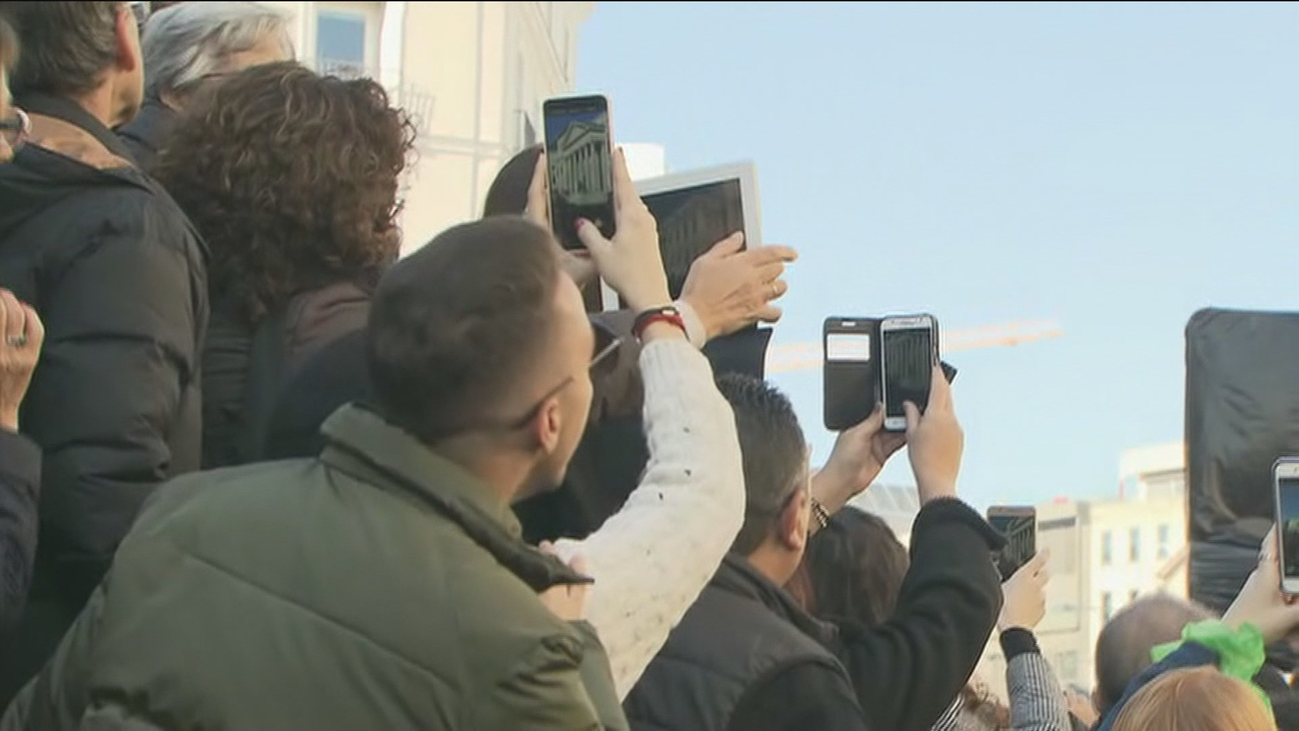 Los madrileños celebran en la calle los 40 años de la Constitución