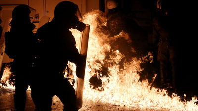 Disturbios en Atenas por el aniversario del menor asesinado por un policía