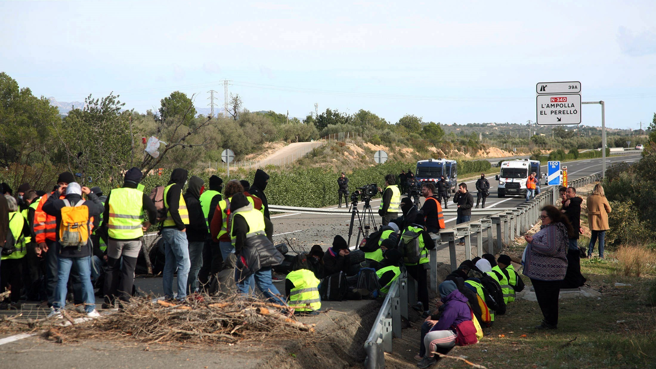 Los CDR cortan la AP-7 en Tarragona y los Mossos no intervienen