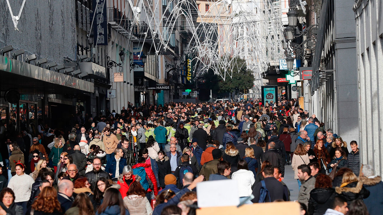 El centro de Madrid a reventar de madrileños y turistas