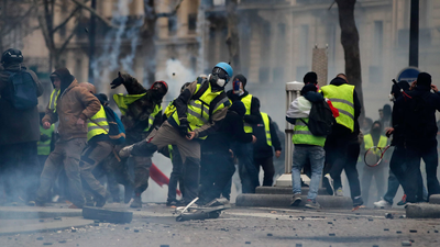 1385 detenidos y decenas de heridos en las protestas de los "chalecos amarillos"