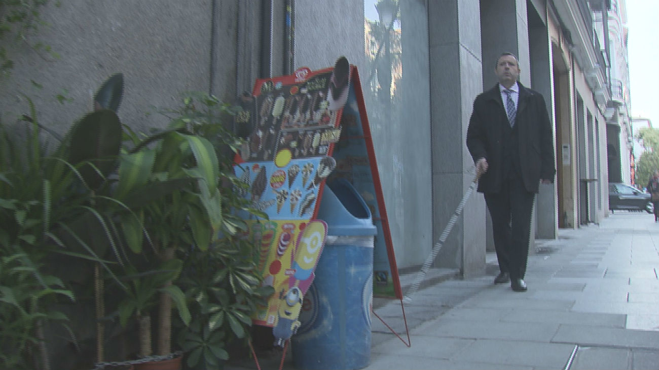 Personas con discapacidad piden aceras más seguras