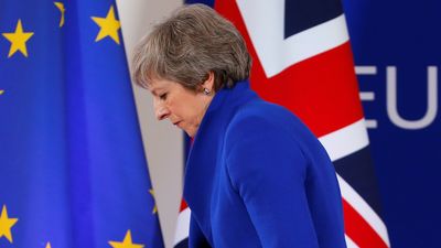 Theresa May pospone la votación del Brexit para buscar más "garantías"