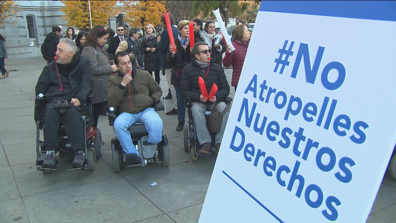 Las personas con discapacidad quieren los patinetes eléctricos fuera de las aceras