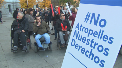 Las personas con discapacidad quieren los patinetes eléctricos fuera de las aceras