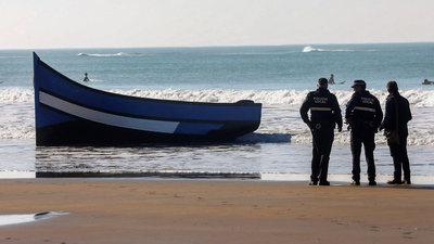6 detenidos por apropiación indebida al desvalijar una patera de inmigrantes