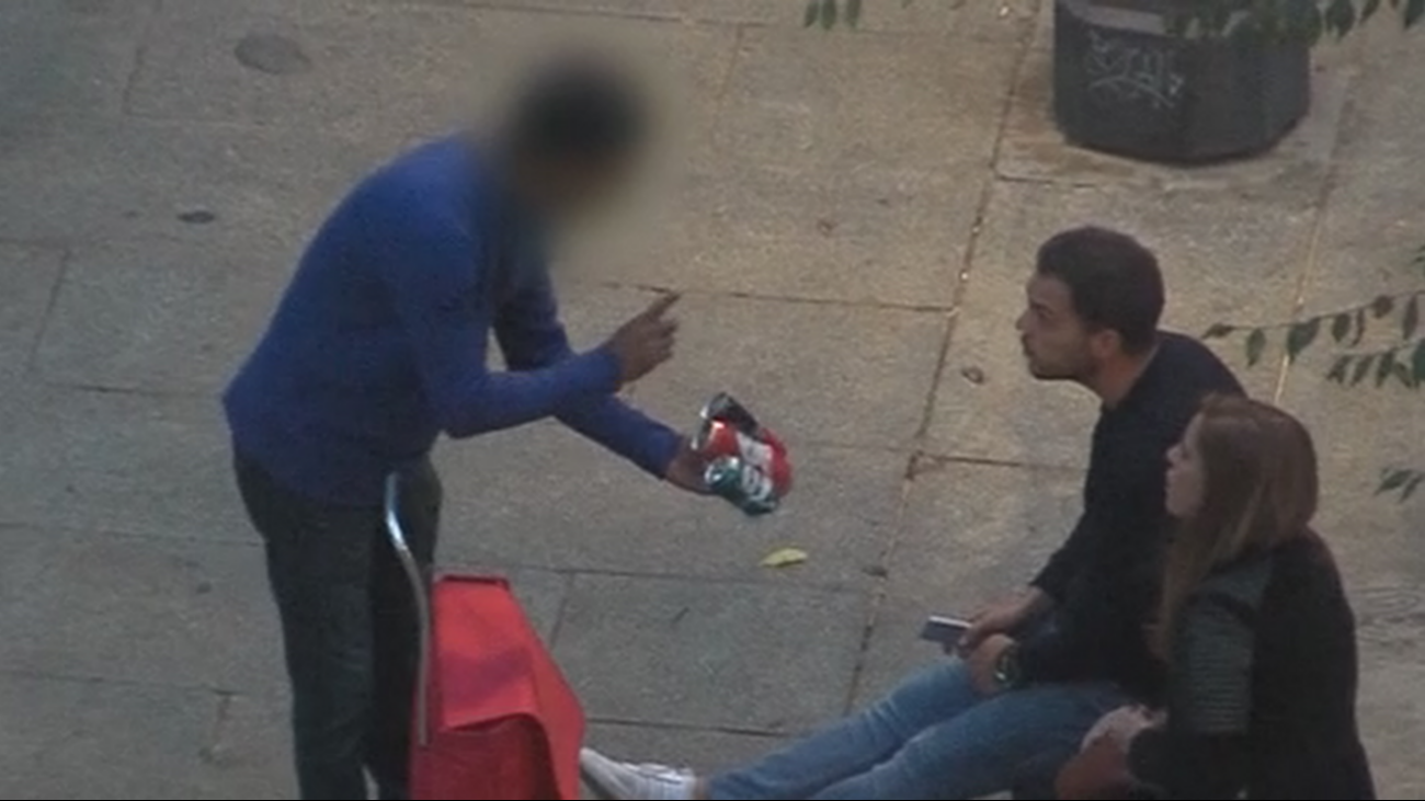 Invasión de lateros ilegales en la Plaza del Dos de Mayo