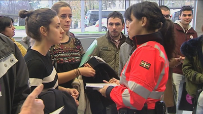 La Ertzaintza busca mujeres y se promociona en una feria de empleo