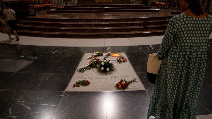 El Vaticano dice que la exhumación de Franco  es asunto de España y la familia