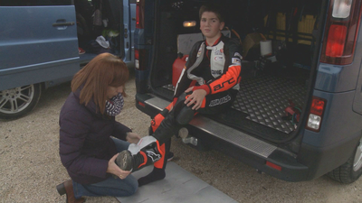 Hugo vive sin limites a pesar de su sordera