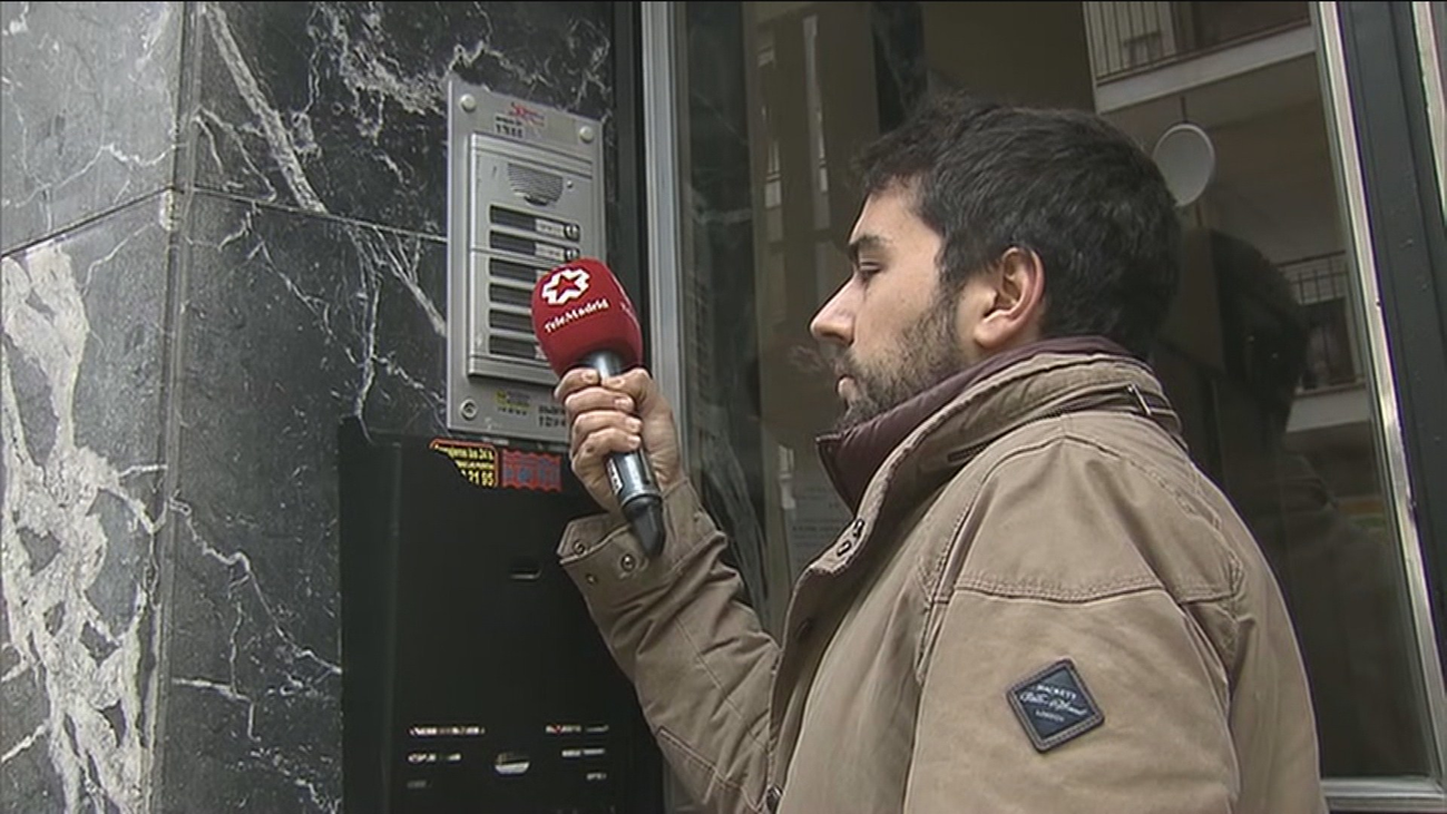 El hombre que convivía con el cadáver de su madre lo tenía en un ataúd