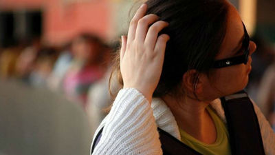 Identifican el mecanismo del cerebro que induce a las personas a rascarse