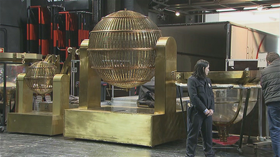 Los bombos de la Lotería de Navidad ya están en el Teatro Real