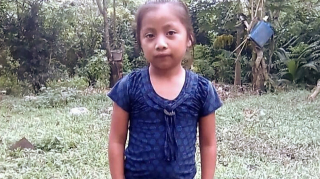 Conmoción por la muerte de una niña migrante deshidratada bajo la custodia de EE.UU.