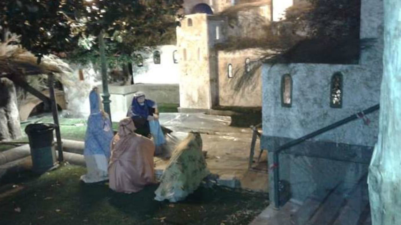 Cientos de visitantes en el primer día del belén de San Lorenzo del Escorial