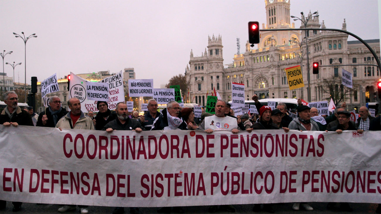 Miles de personas protestan en Madrid para reclamar pensiones "dignas"