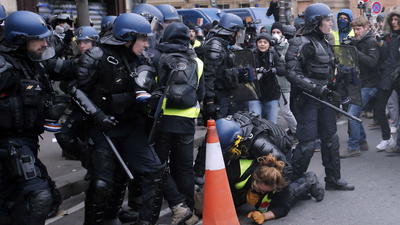 Quinto sábado de protestas de los ‘chalecos amarillos’ con 85 detenidos en París