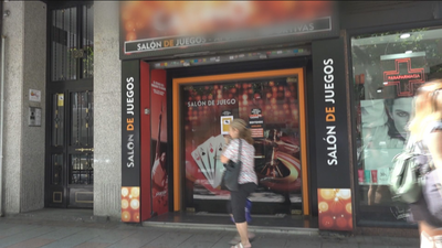 Apuestas deportivas "on line" y el negocio de la venta de armas en  "Crónicas subterráneas"